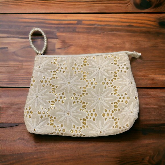Sabon Flower Eyelet Makeup Pouch - Picture 2 of 3